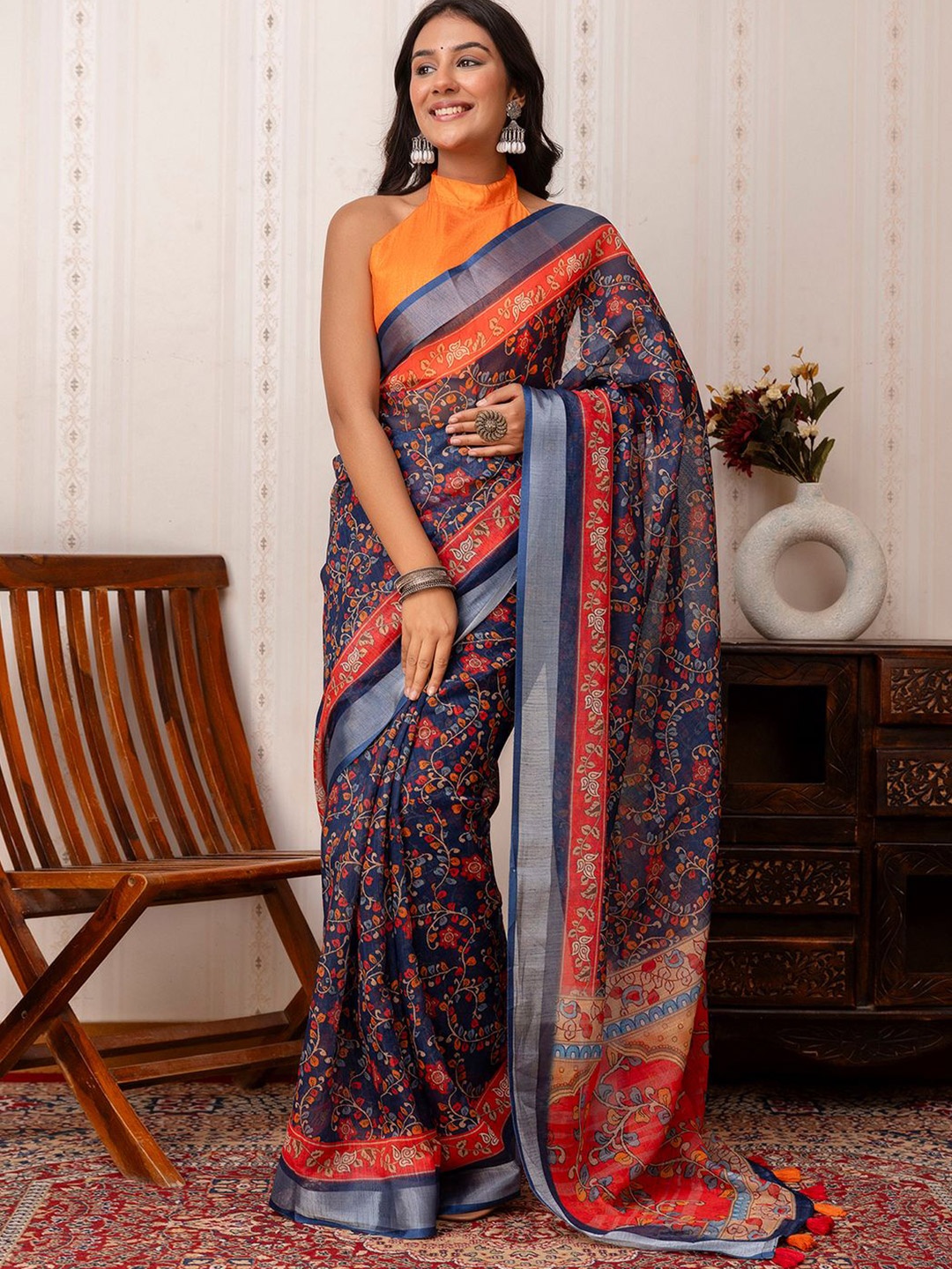 

Mitera Ethnic Motifs Printed Saree, Navy blue
