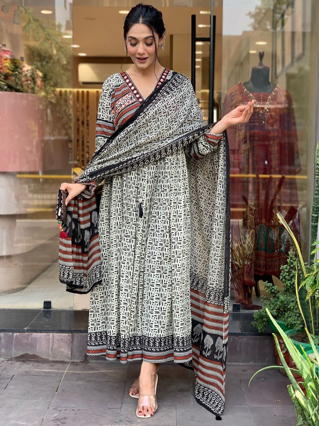 

SIJOPA Ethnic Motifs Printed V-Neck Pure Cotton Anarkali Kurta With Trouser And Dupatta, White