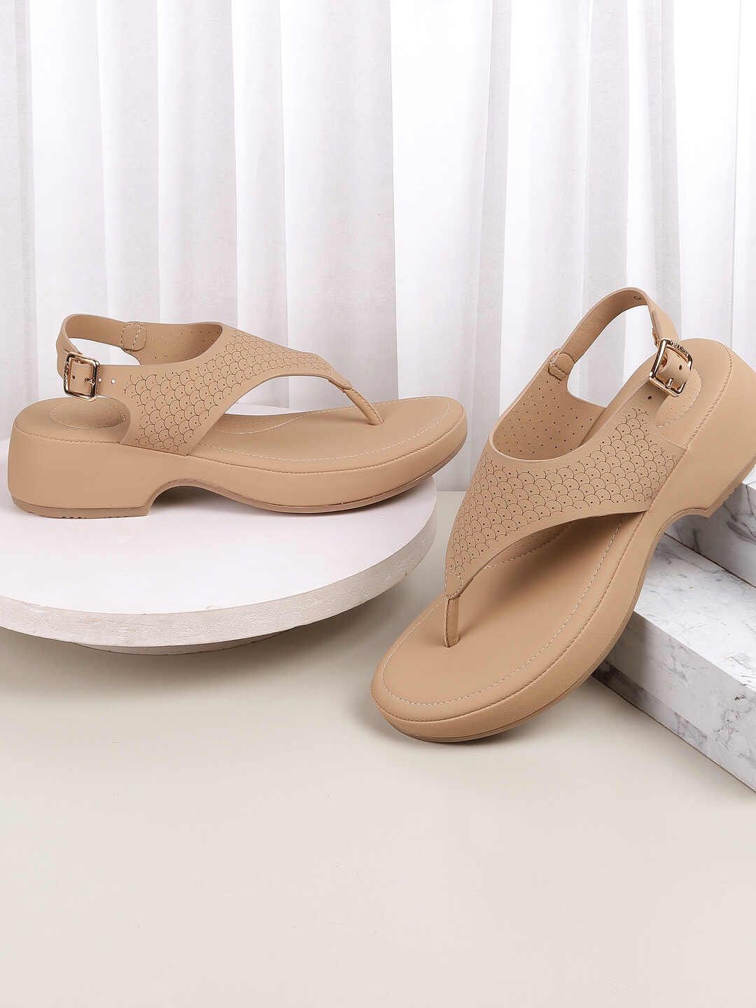 

Metro Women Open Toe Flats, Beige