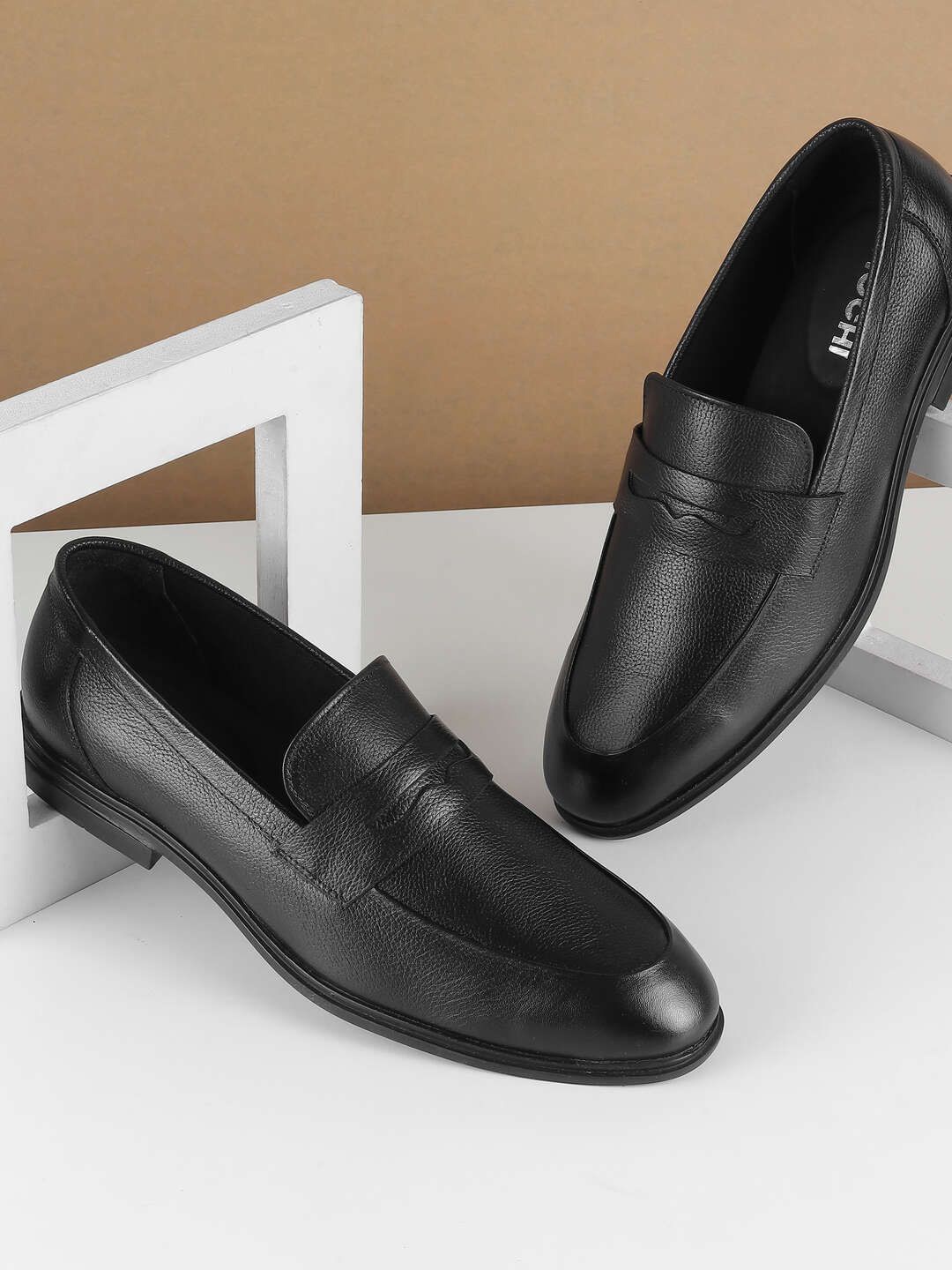 

Mochi Men Textured Leather Formal Loafers Shoes, Black