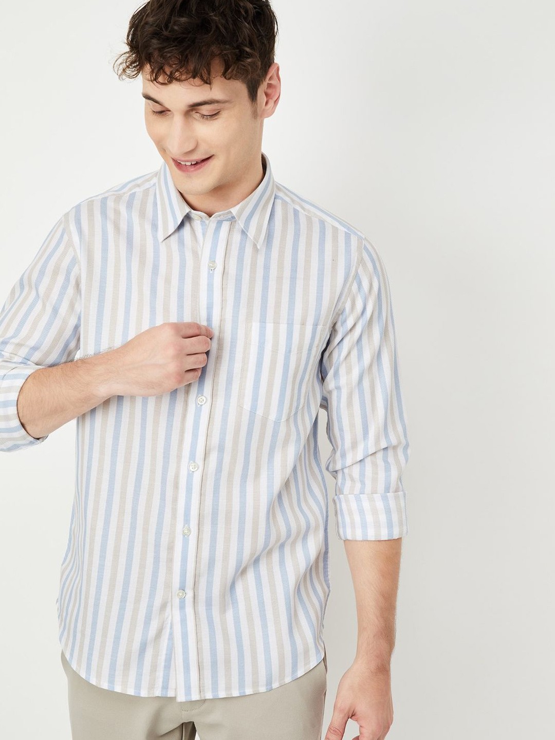 

max Men Spread Collar Vertical Striped Cotton Casual Shirt, Blue