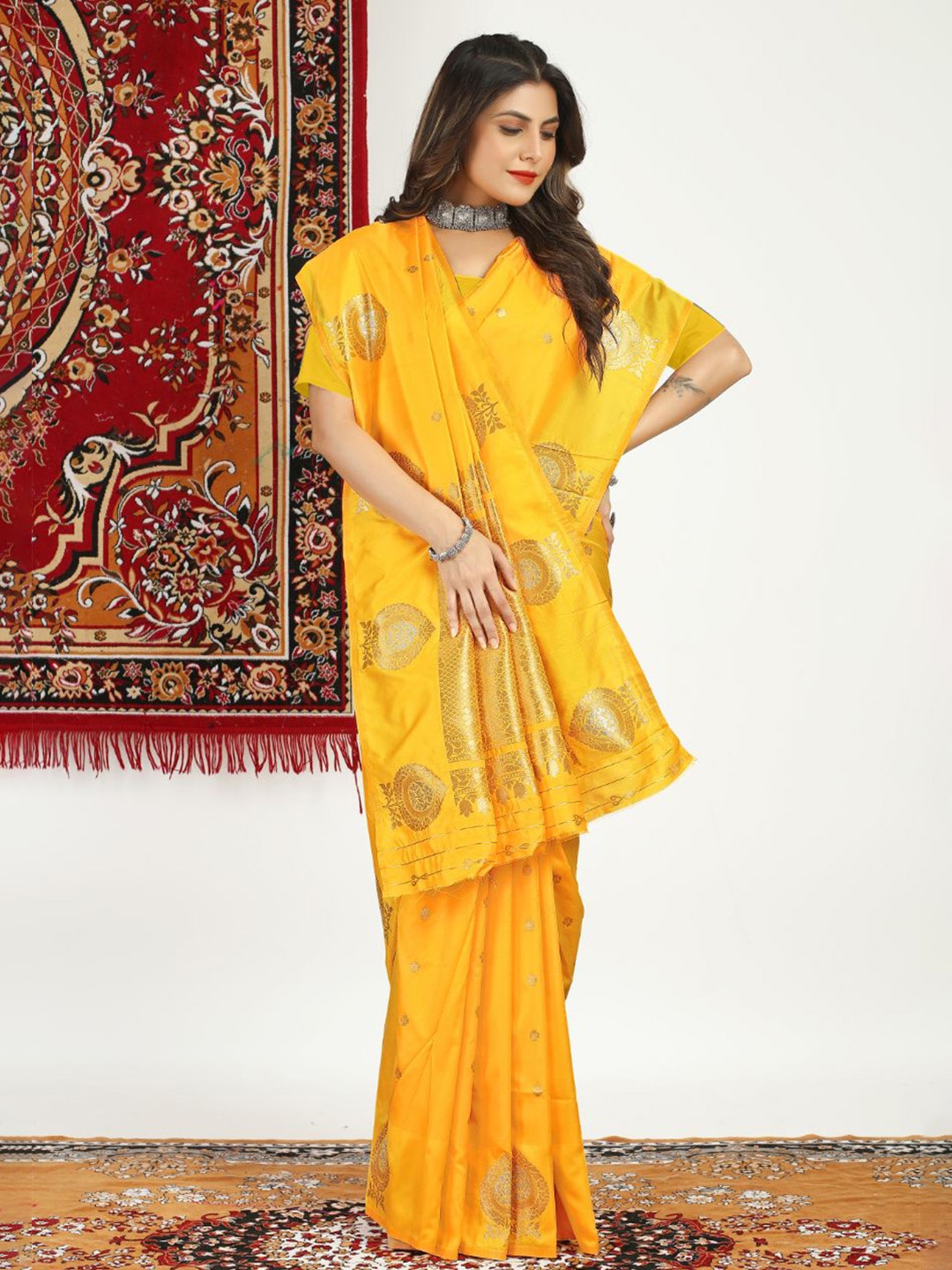 

amirat Woven Design Zari Pure Silk Banarasi Saree, Yellow