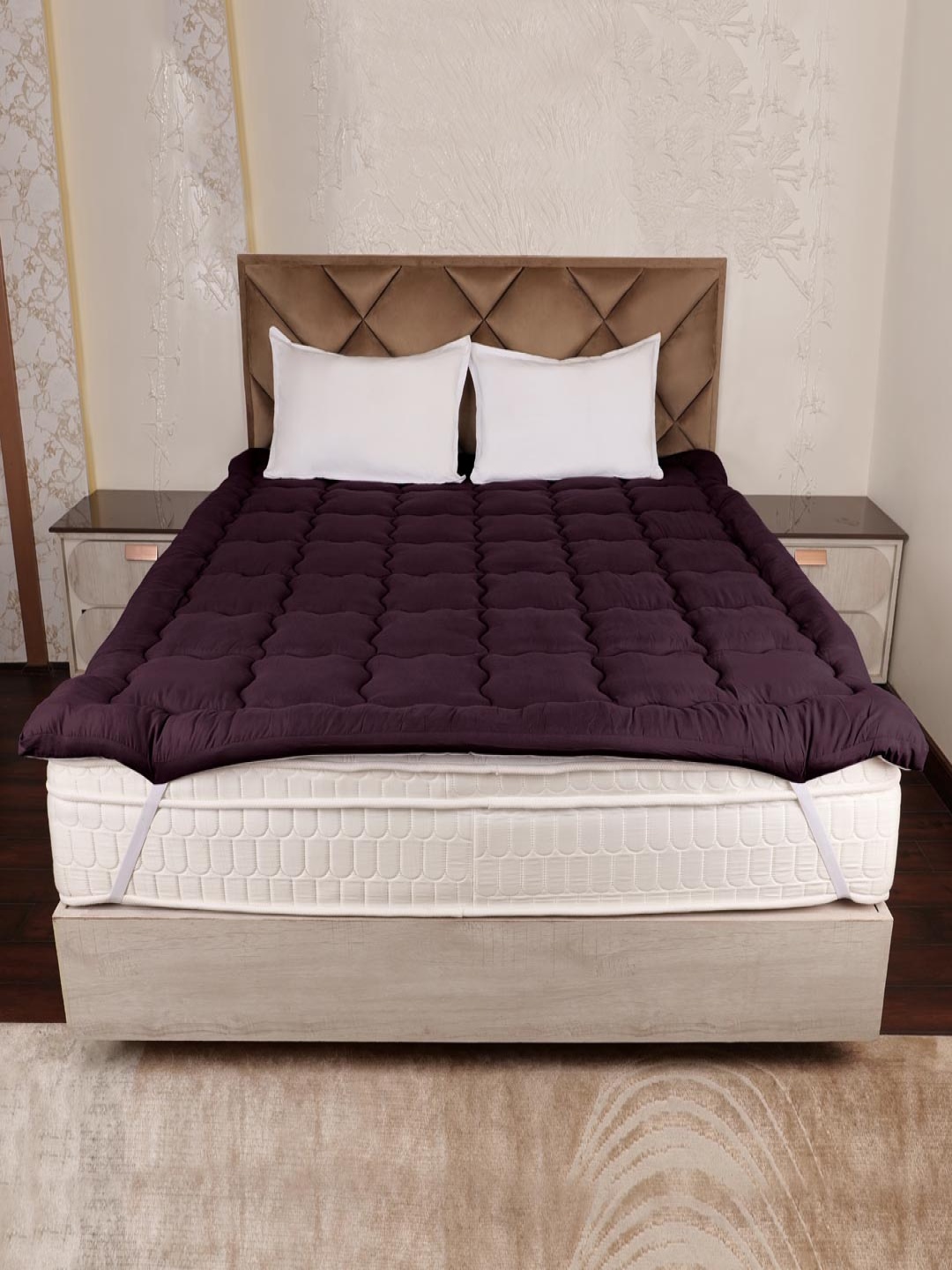 

AJISH Burgundy Quilted Queen Breathable Mattress Protector