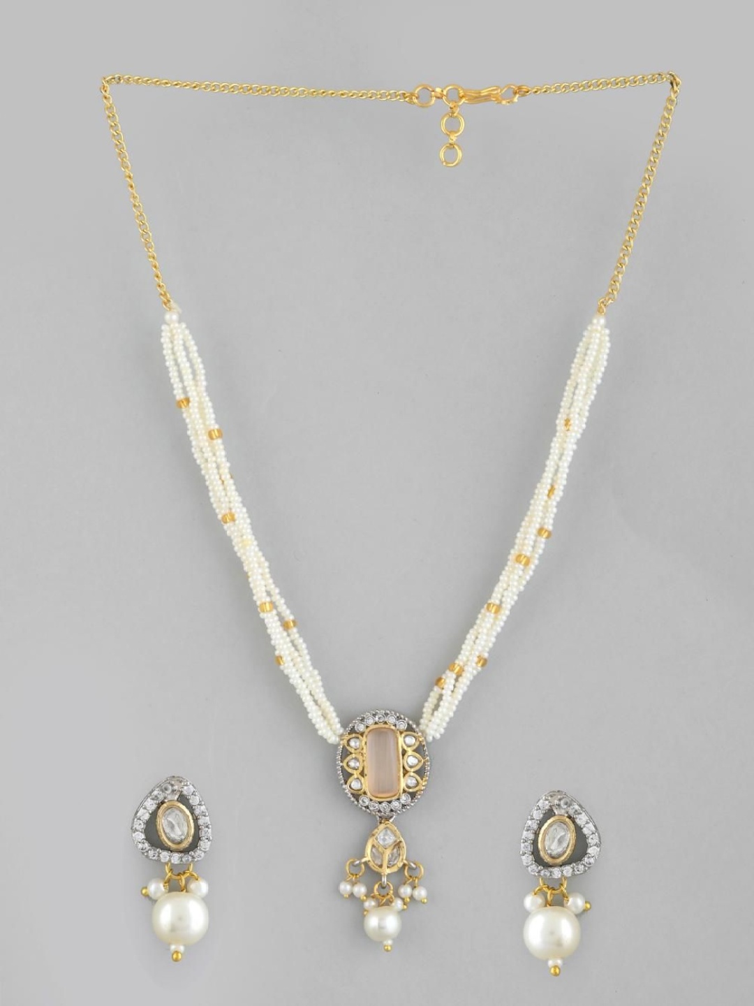 

STYYO Gold-Plated Kundan Stone Studded Jewellery Set