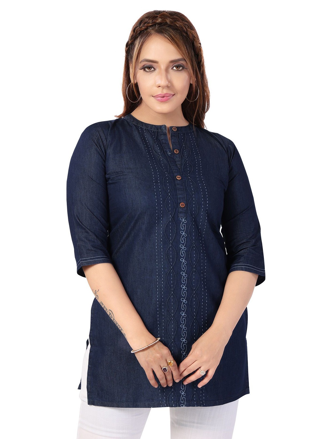 

DREAM & DZIRE Embroidered Pure Cotton Kurti, Blue