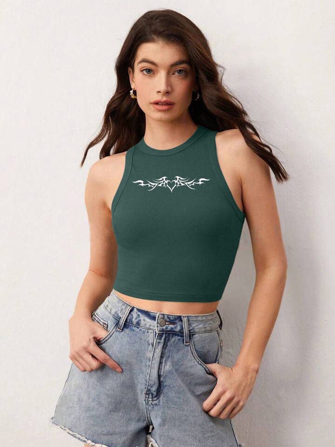 

The Roadster Lifestyle Co Printed Sleeveless Stretchable Crop Top, Green