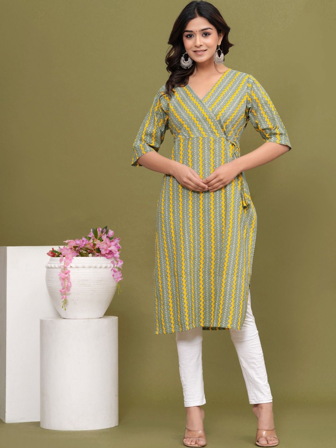 

ClothAura Chevron Printed V-Neck Straight Kurta, Green