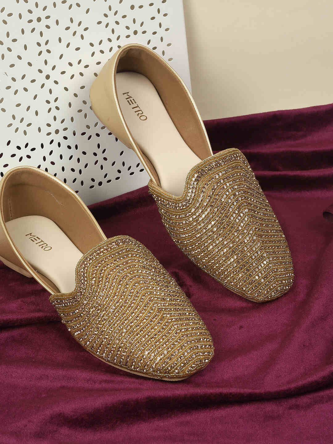 

Metro Women Ethnic Embellished Mojaris Flats, Gold