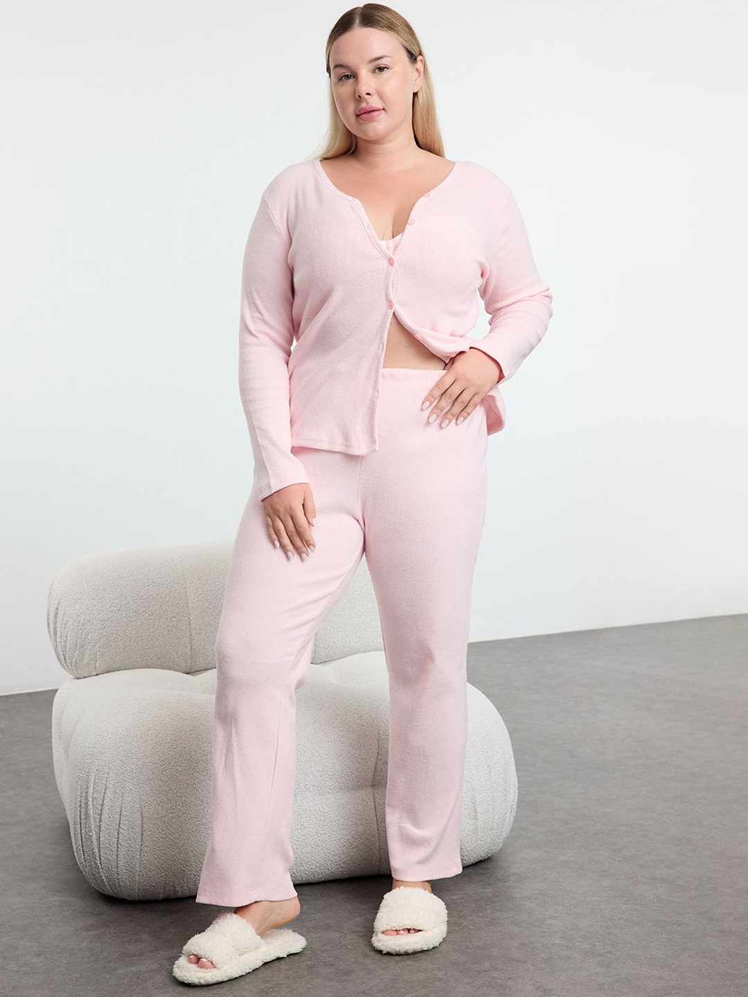

Trendyol V-Neck Nightsuit, Pink