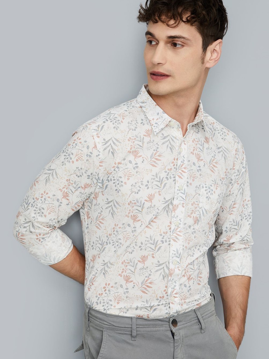 

max Men Spread Collar Floral Printed Cotton Casual Shirt, White