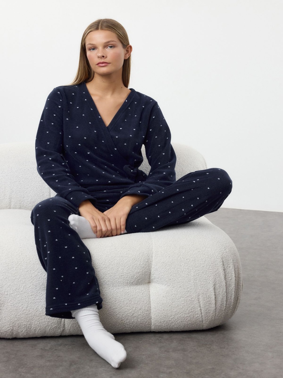 

Trendyol Women Printed V-Neck Winter Night suit, Navy blue