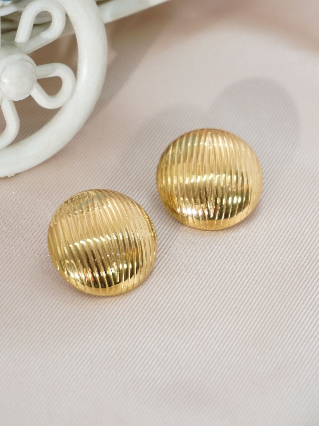 

Niscka Gold-Plated Circular Shaped Studs