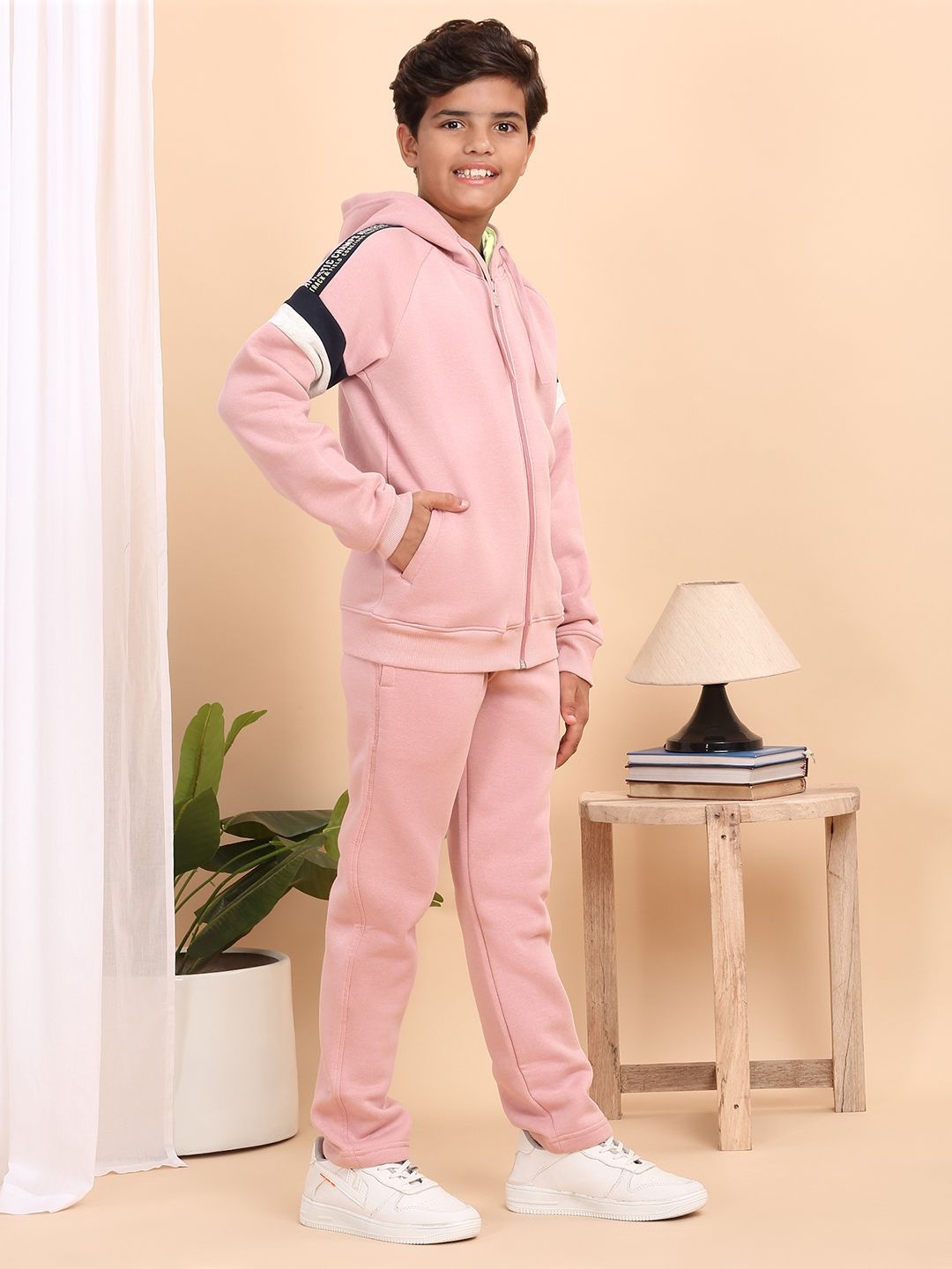 

Sweet Dreams Boys Hood Neck Mid-Rise Tracksuit, Pink