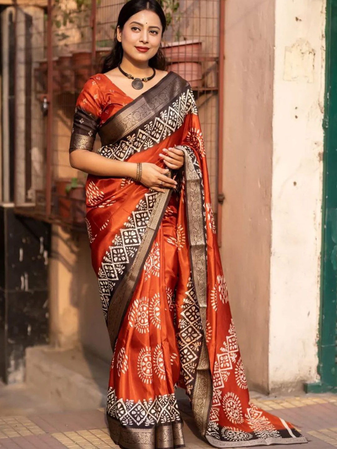 

KALINI Ethnic Motifs Zari Silk Blend Bagru Saree, Orange