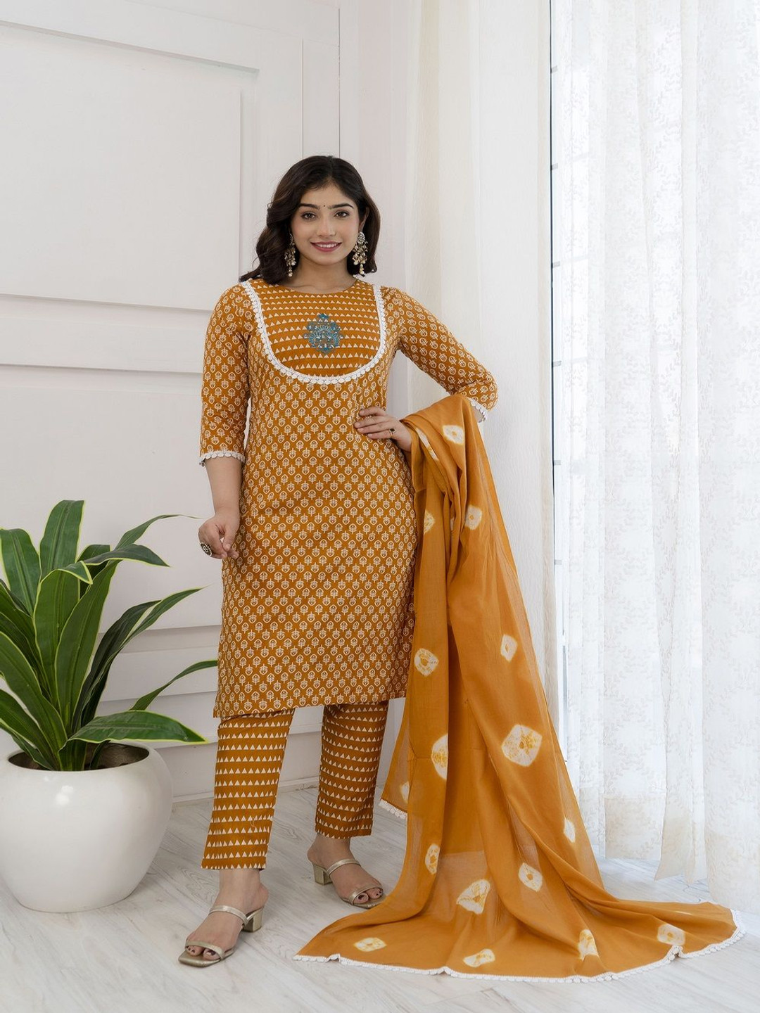 

SHEESHAM Women Floral Printed Regular Kurta with Harem Pants & With Dupatta, Yellow