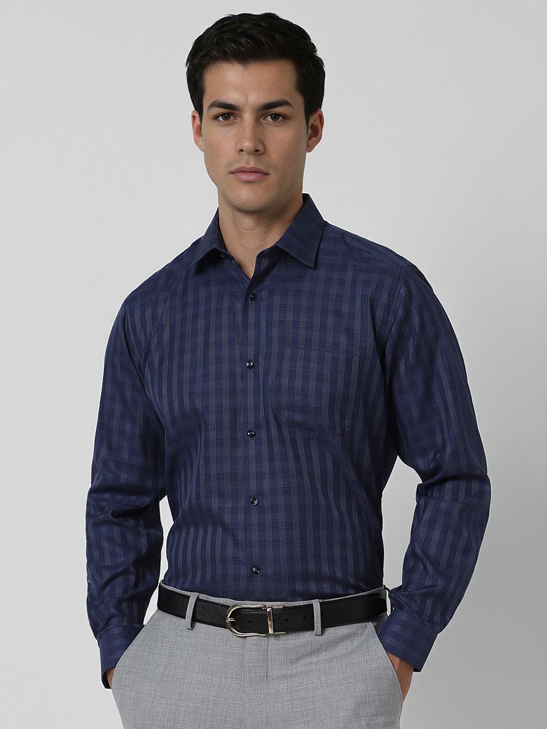 

Van Heusen Men Spread Collar Checked Cotton Casual Shirt, Navy blue