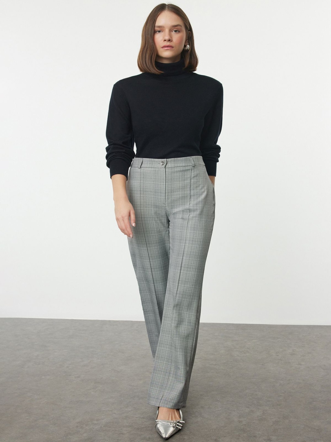 

Trendyol Women Checked Straight Fit Formal Trousers, Grey