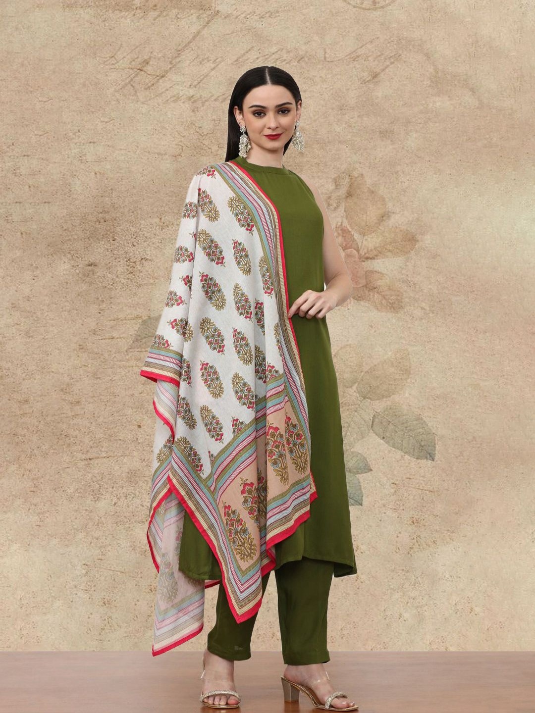 

AVANSHEE Women Regular Kurta with Trousers & With Dupatta, Green