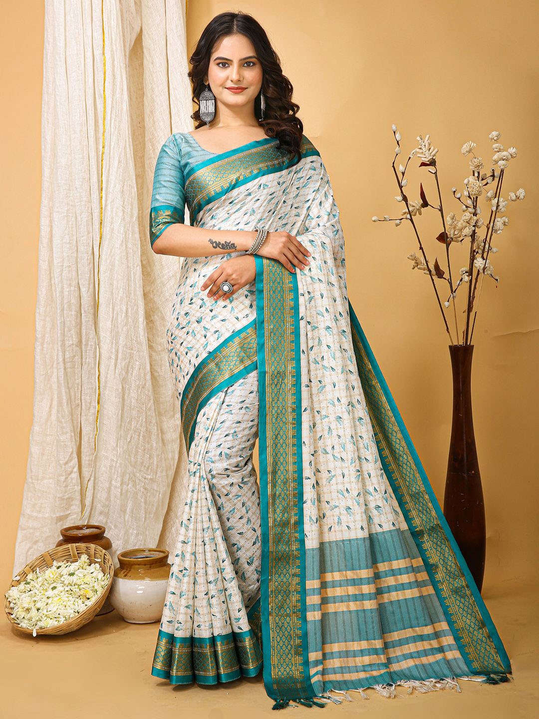 

KALINI Ethnic Motifs Printed Woven Design Zari Sungudi Saree, Off white