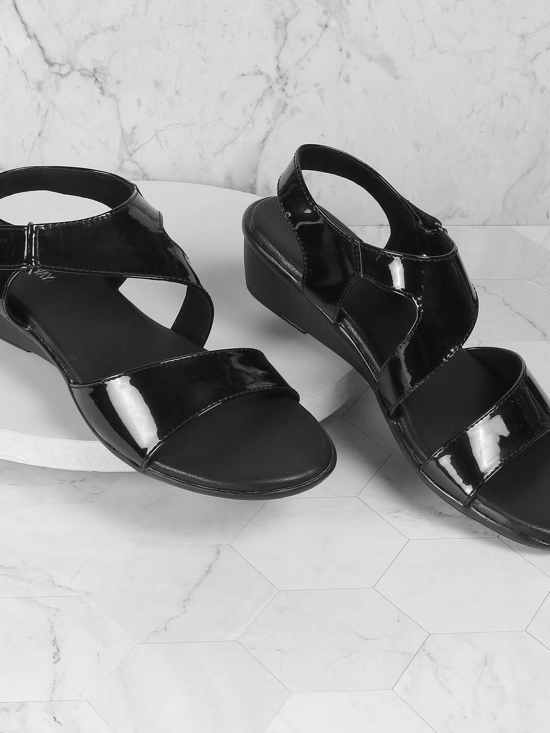 

WALKWAY by Metro Block Pumps with Buckles, Black