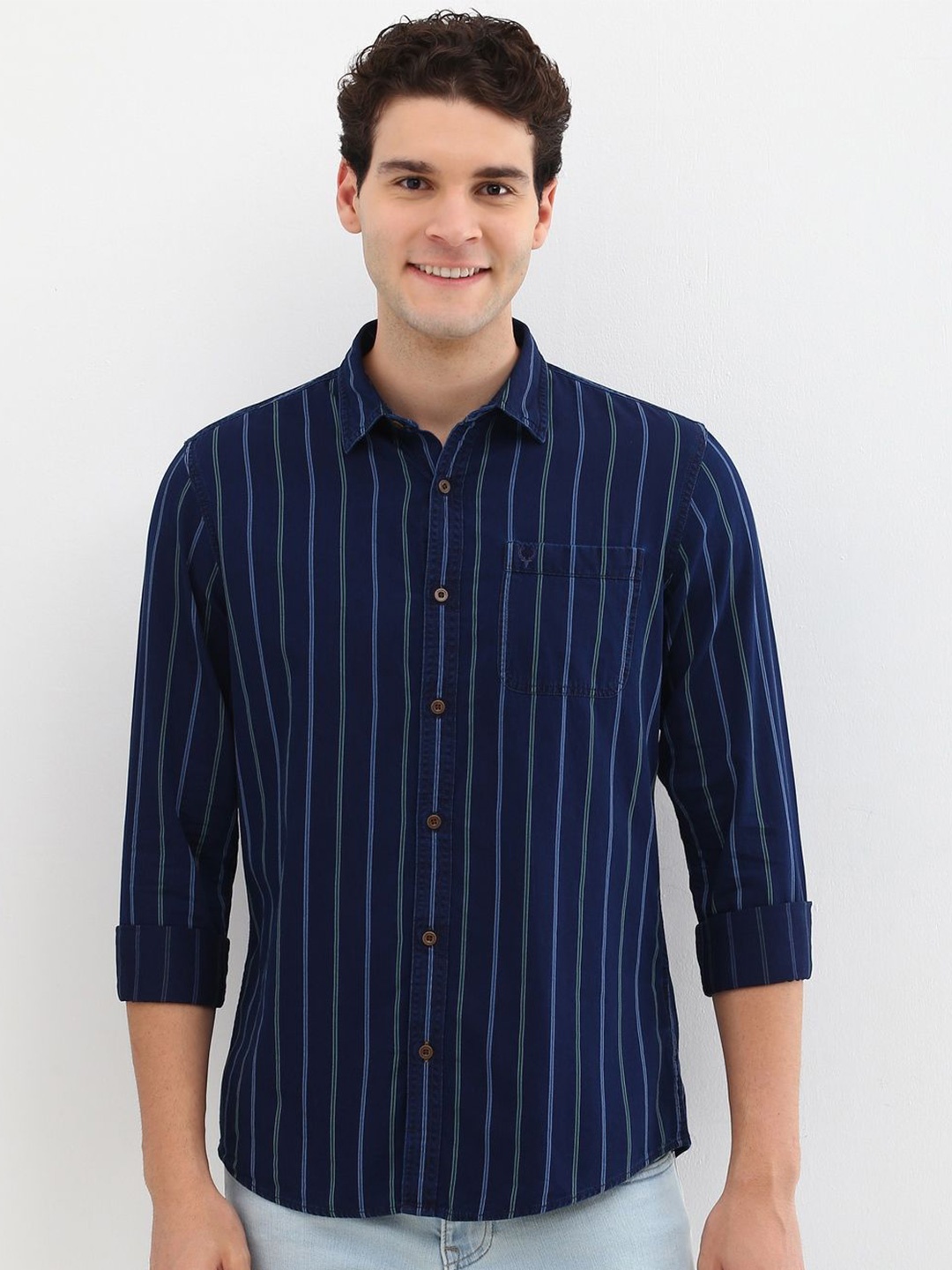 

Allen Solly Men Custom Fit Spread Collar Vertical Striped Cotton Casual Shirt, Navy blue