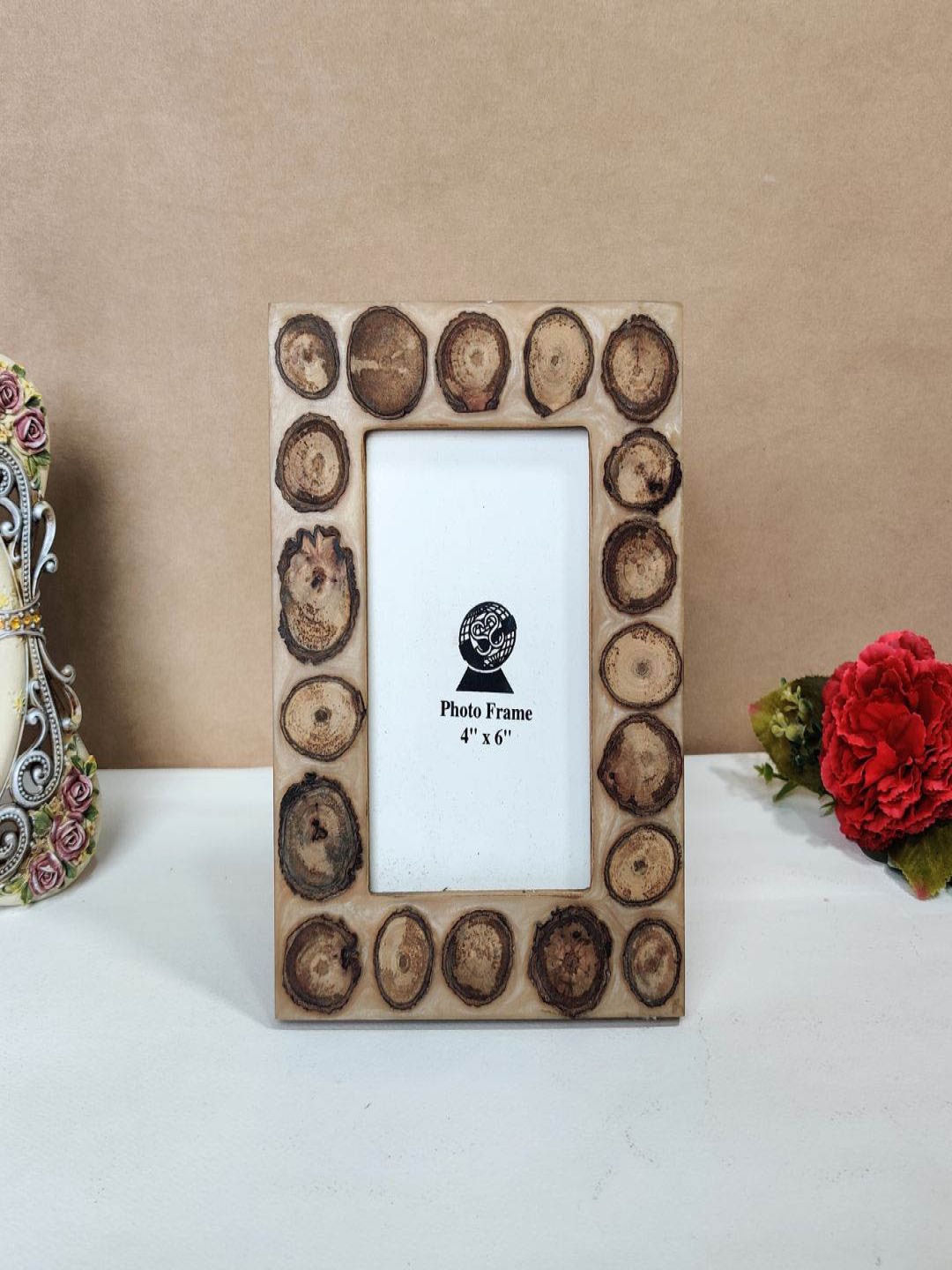 

THE HOME CO. Brown & White Table Photo Frames