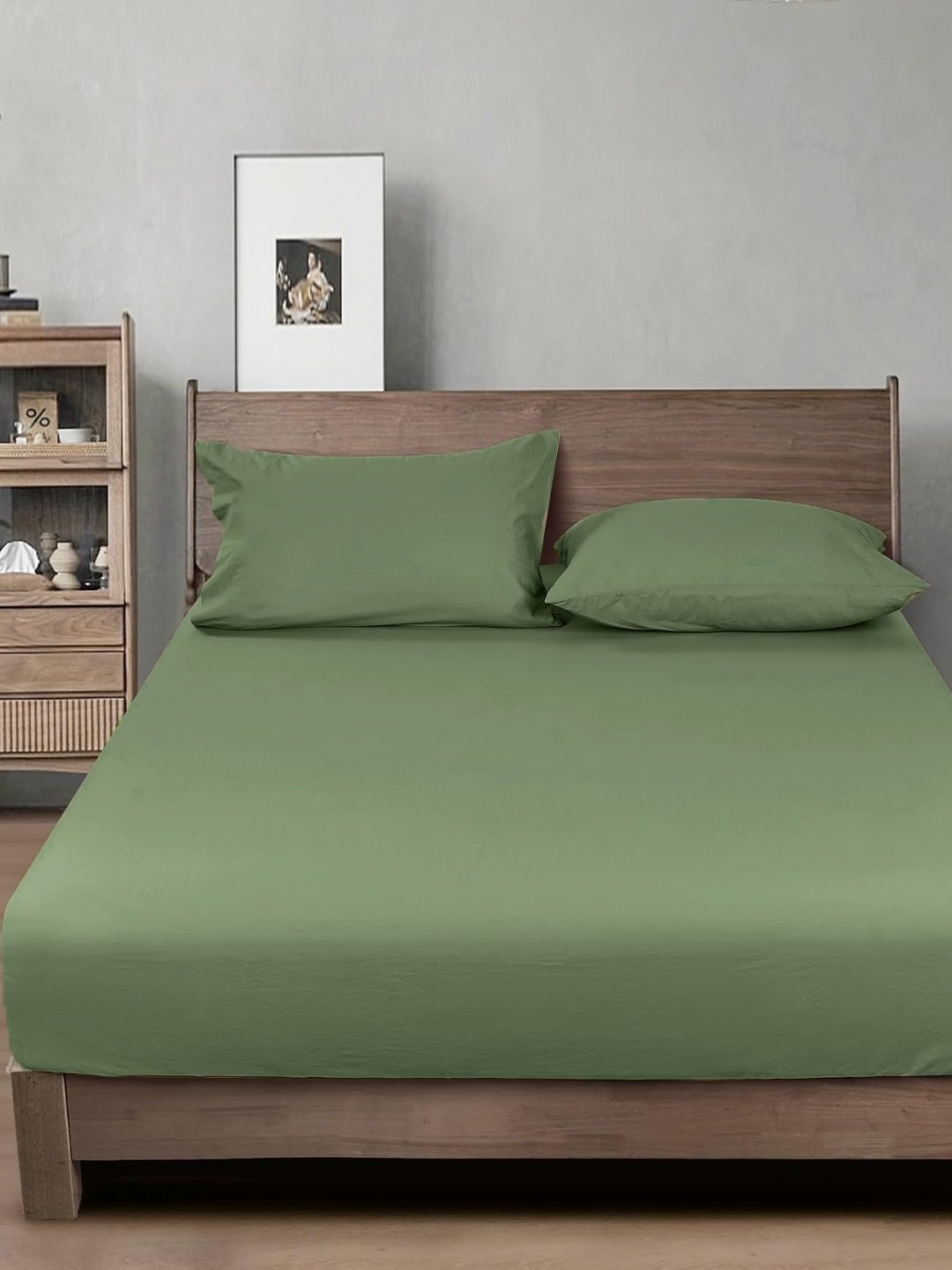

THE little BIG STORE Olive Green 300 TC King Bedsheet with 2 Pillow Covers
