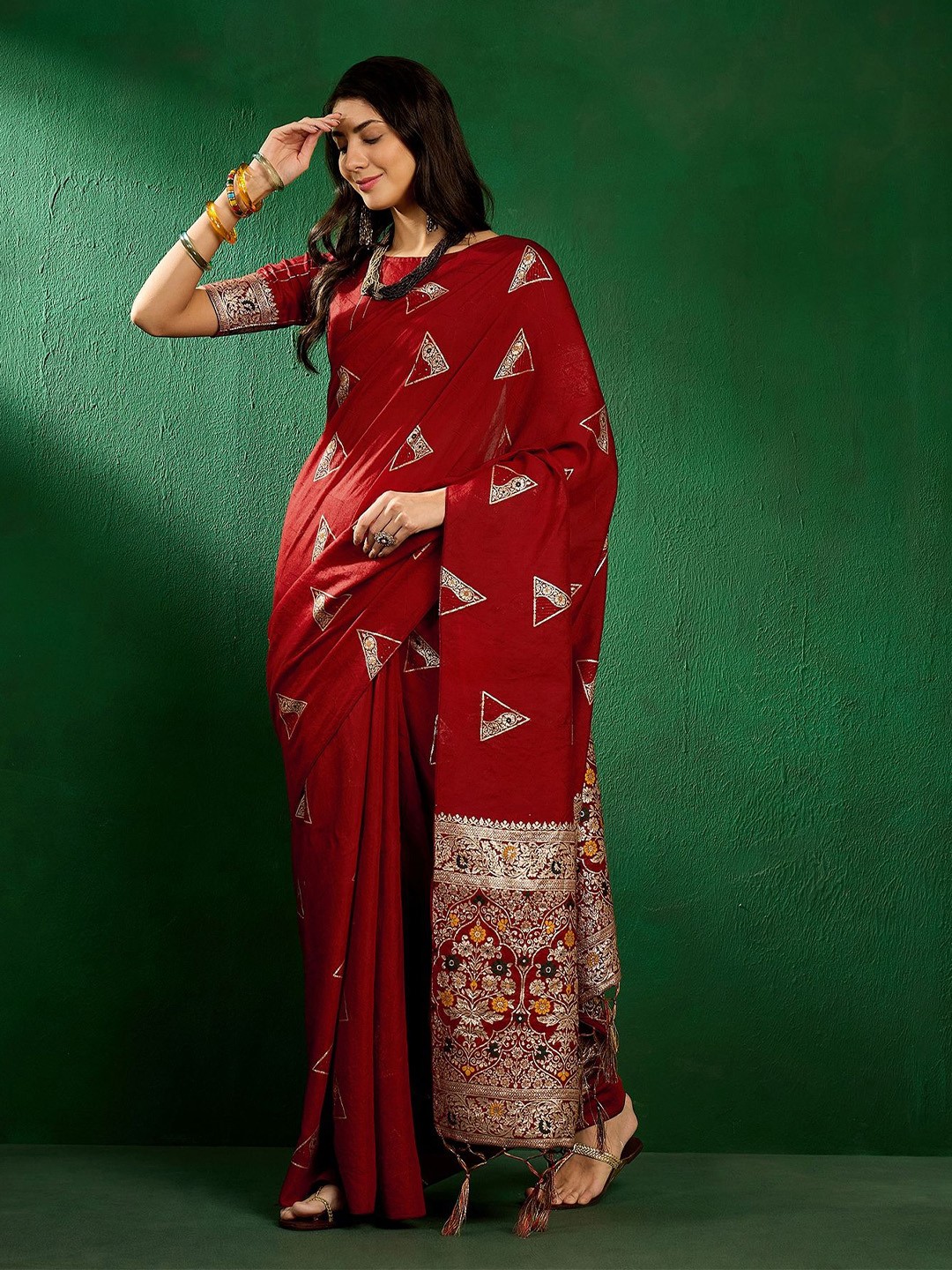 

KIMISHA Woven Design Zari Banarasi Saree, Maroon