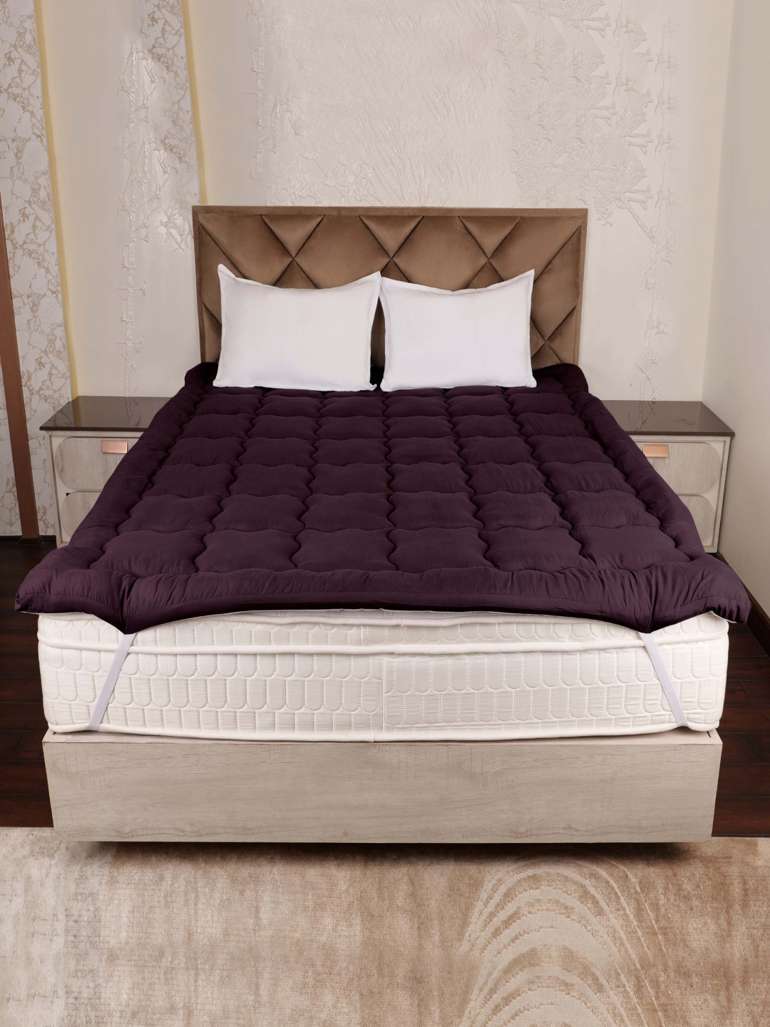 

AJISH Burgundy Quilted King Breathable Mattress Protector