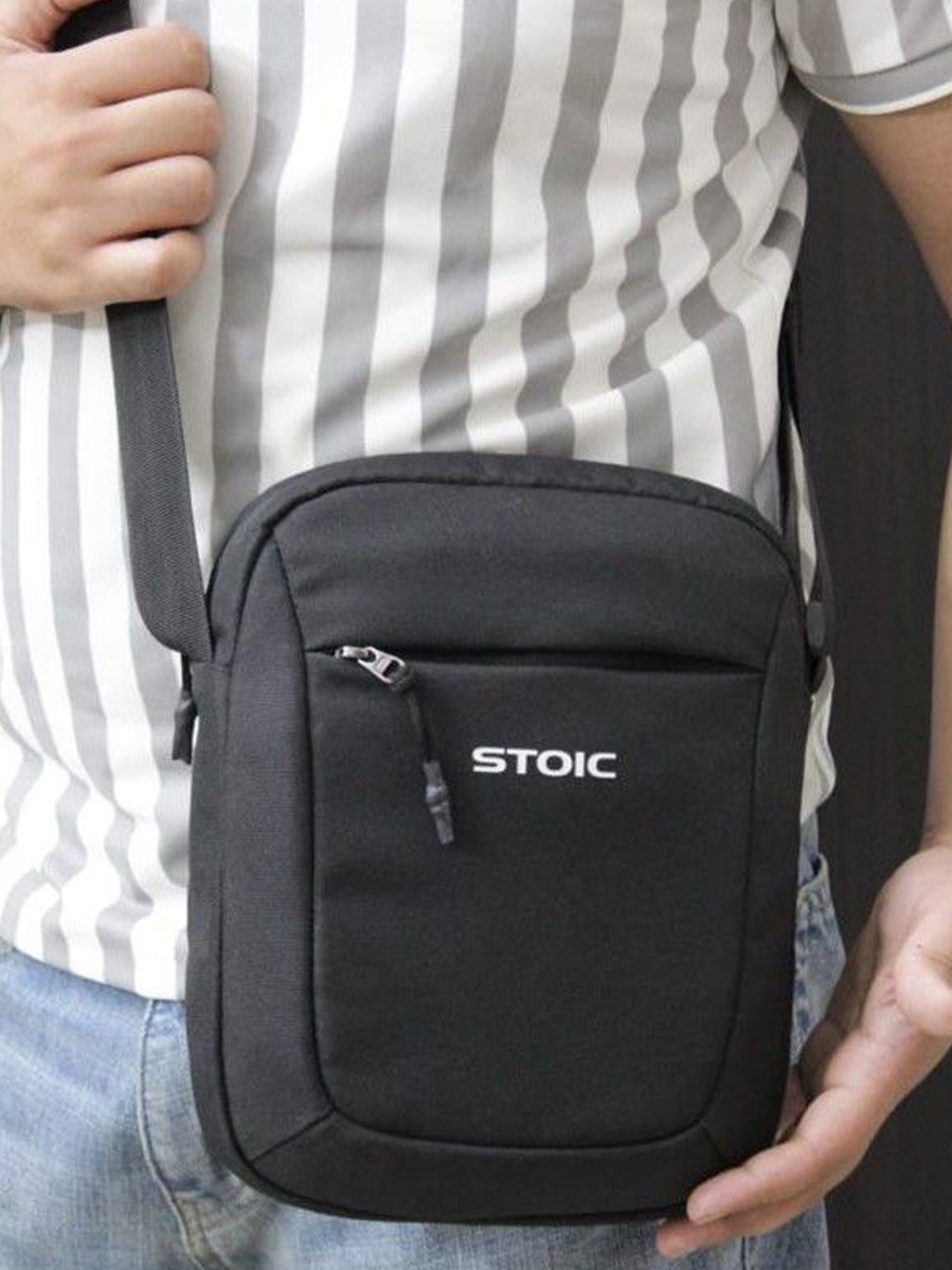 

STOIC Unisex Solid Messenger Bag, Black