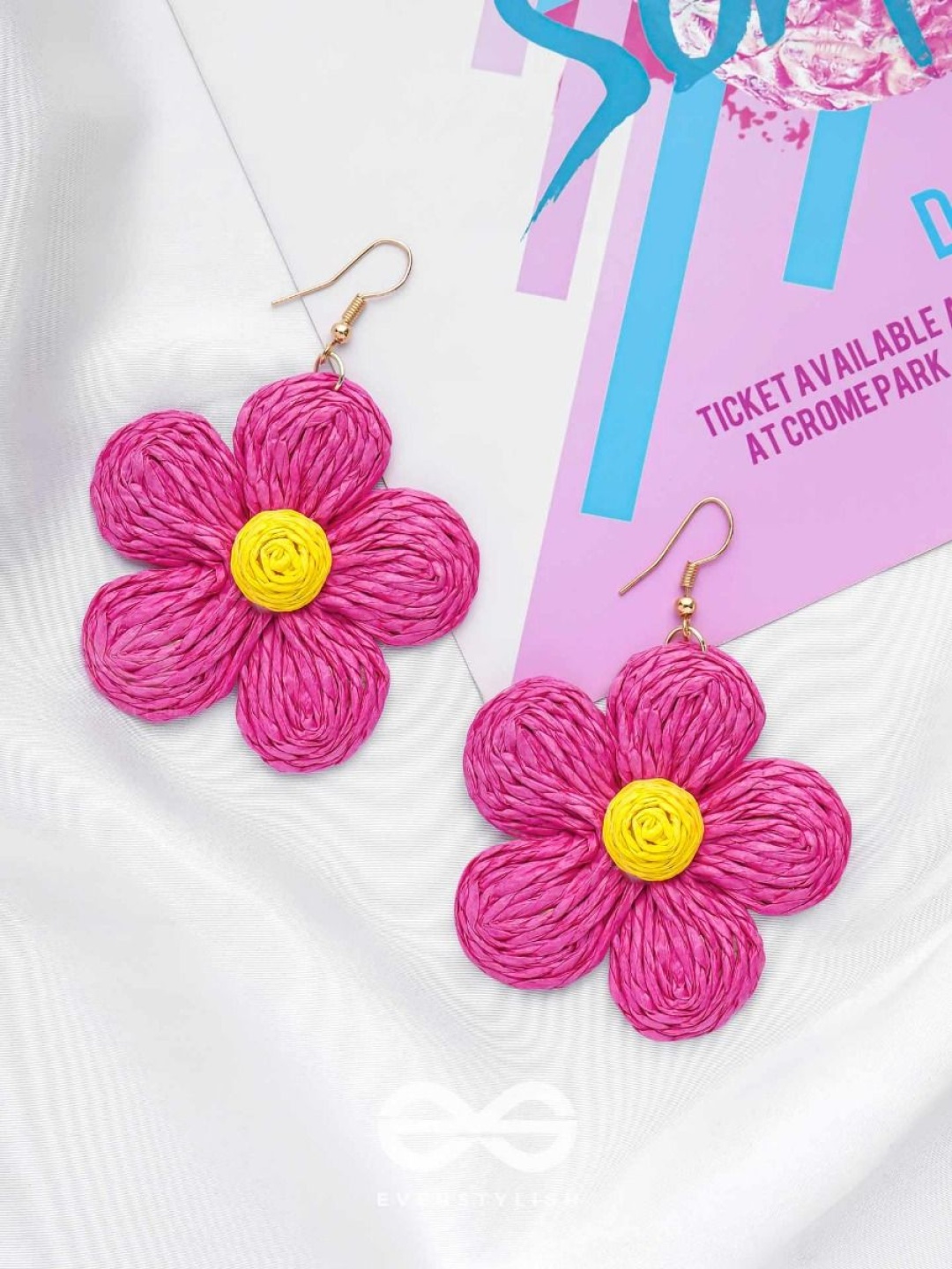 

EVERSTYLISH THE FLOWER POWER Contemporary Shaped Drop Earrings, Pink