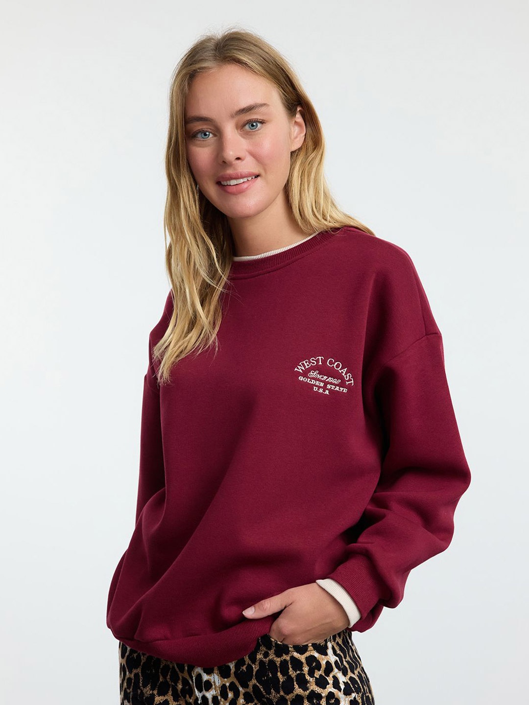 

Trendyol Women Solid Sweatshirt with Embroidered Details, Maroon