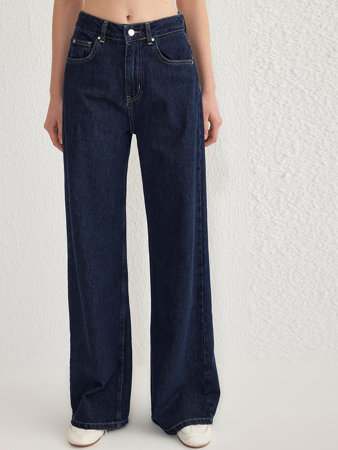 

Trendyol Women Straight Fit Low Distress Cotton Jeans, Navy blue
