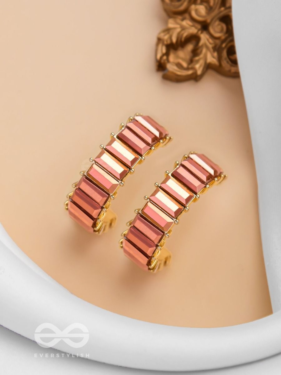 

EVERSTYLISH CRYSTAL GALAXIES Gold-Plated Artificial Stones & Beaded Contemporary Studs, Peach