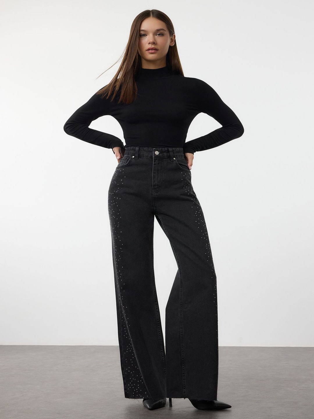 

Trendyol Women Wide Leg Mid-Rise Jeans, Black