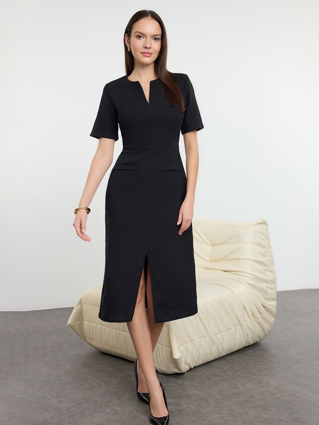 

Trendyol V-Neck Short Sleeves Sheath Dress, Black