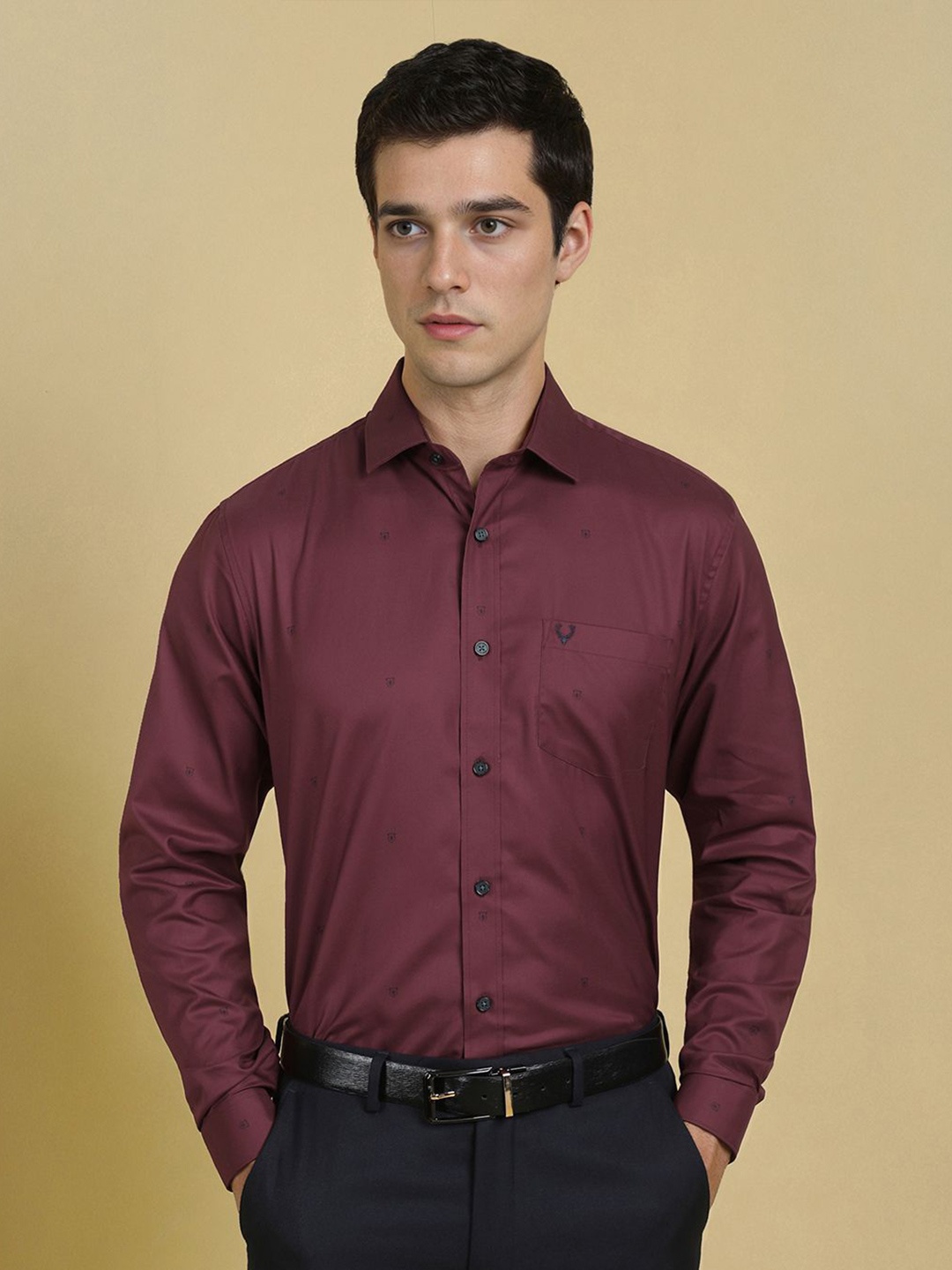 

Allen Solly Men Slim Fit Spread Collar Conversational Printed Cotton Formal Shirt, Burgundy