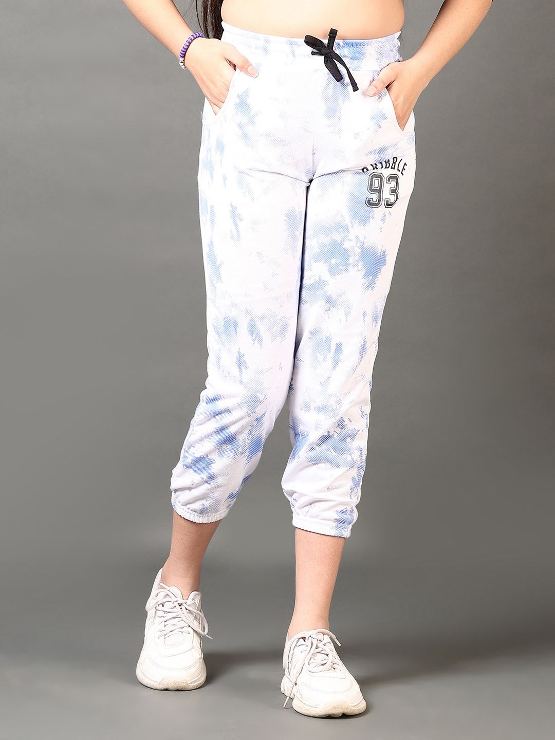 

V-Mart Girls Printed Lounge Capris, White
