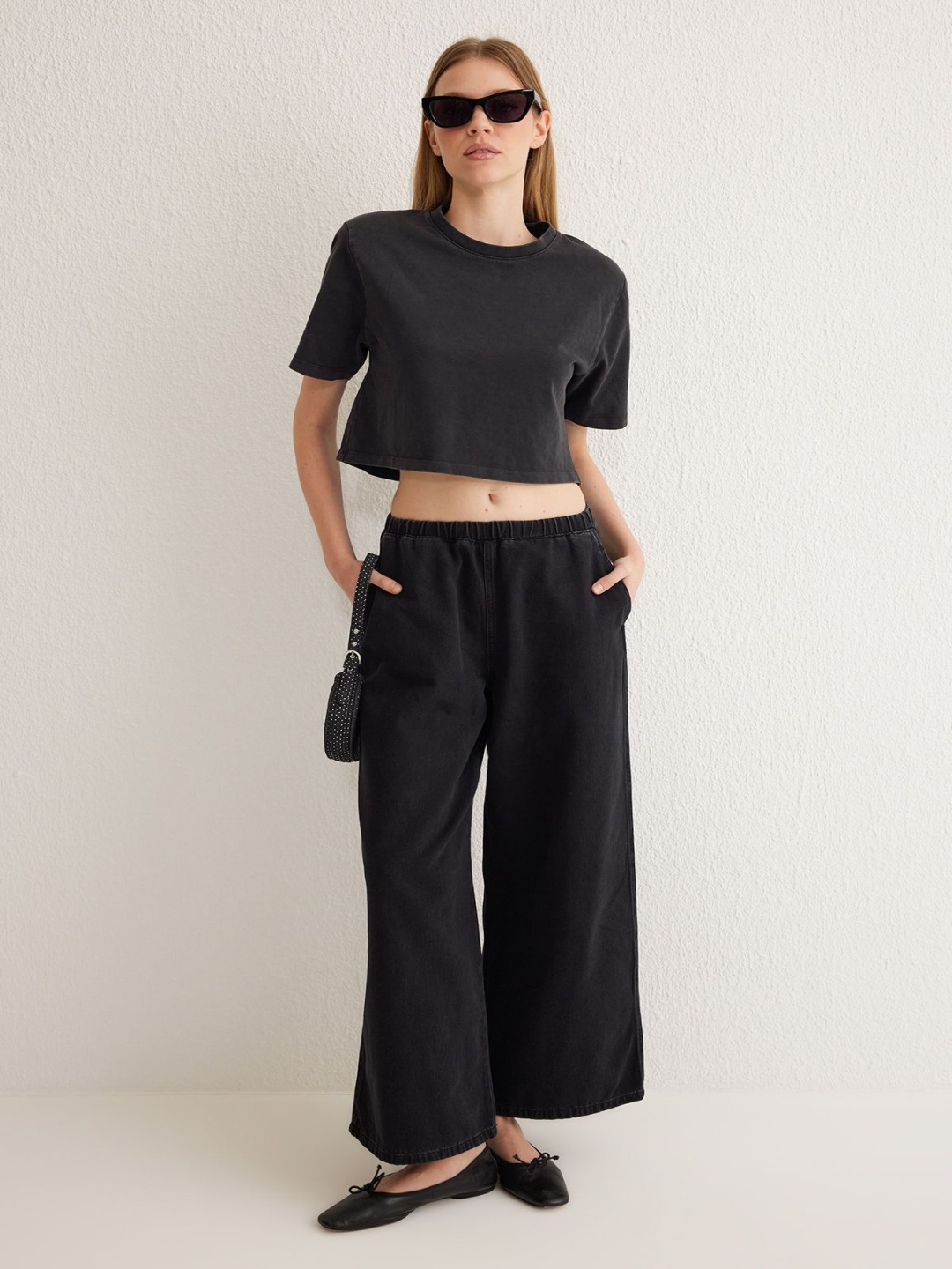 

Trendyol Women Wide Leg Mid-Rise Jeans, Black