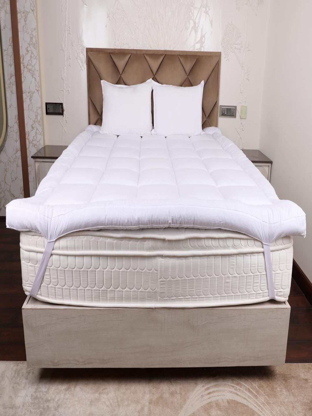 

AJISH White Quilted Cotton Breathable Queen Mattress Protector