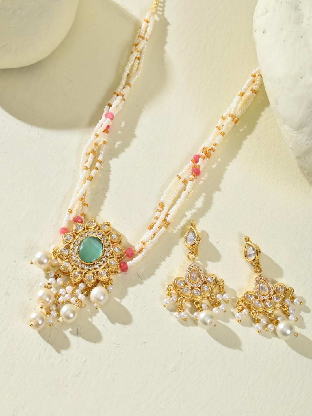 

STYYO Gold-Plated Artificial Stones Studded And Pearls Beaded Jewellery Set, White