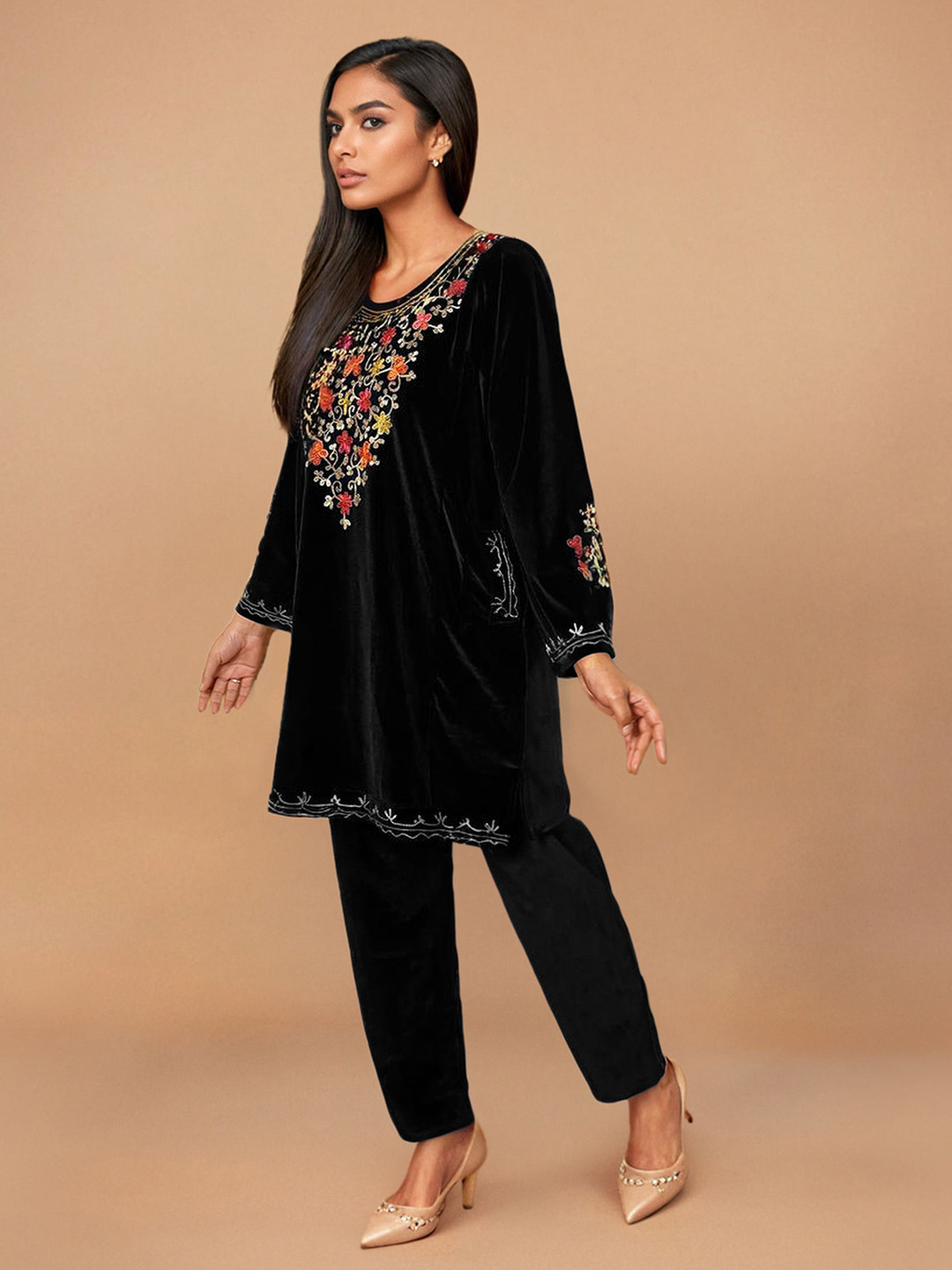 

trueBrowns Floral Embroidered Velvet Tunic With Trousers, Black