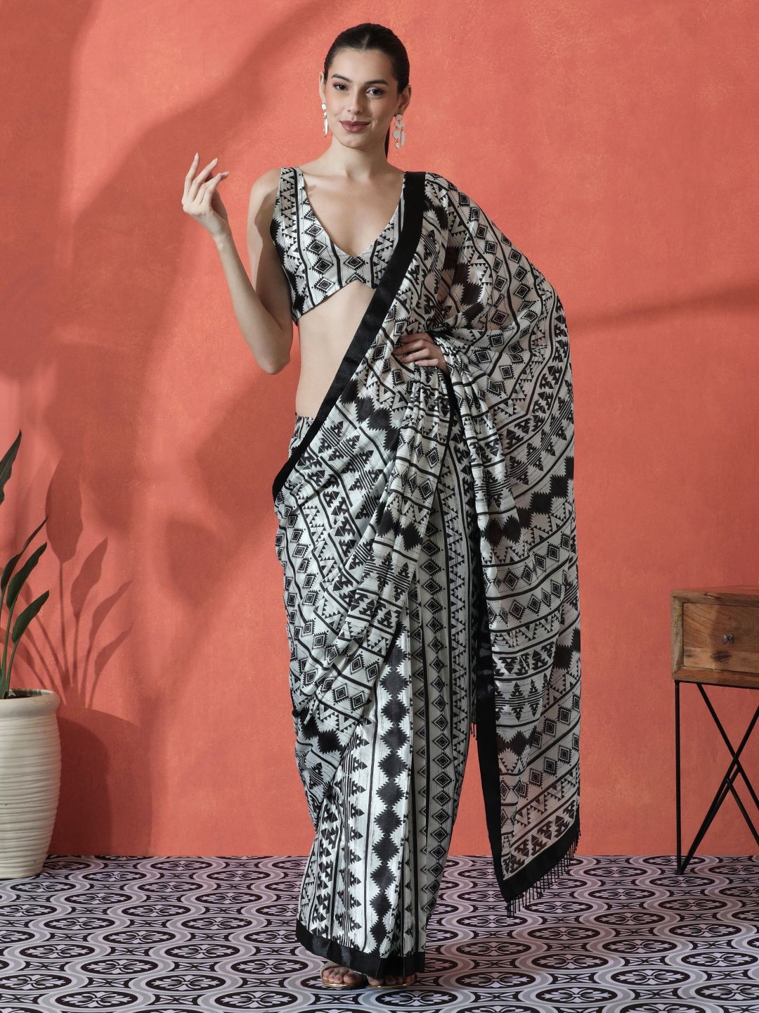 

Sangria Ready to wear Satin Floral Digital Printed Saree, Off white