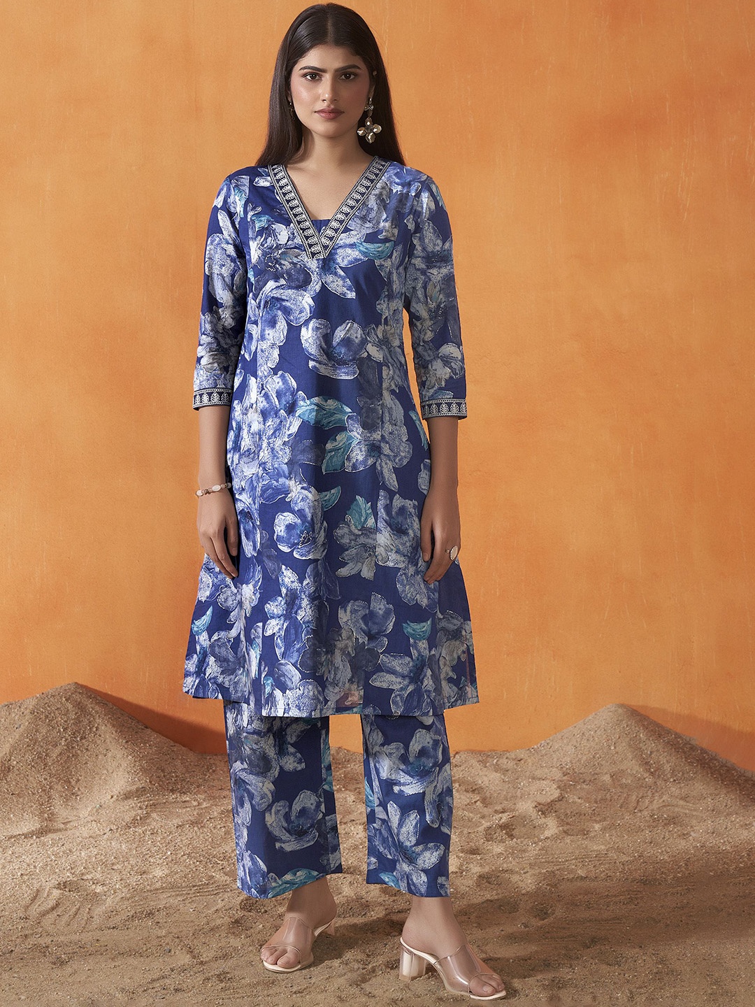 

Anouk Navy Blue Floral Printed Pure Cotton Straight Kurta with Trouser