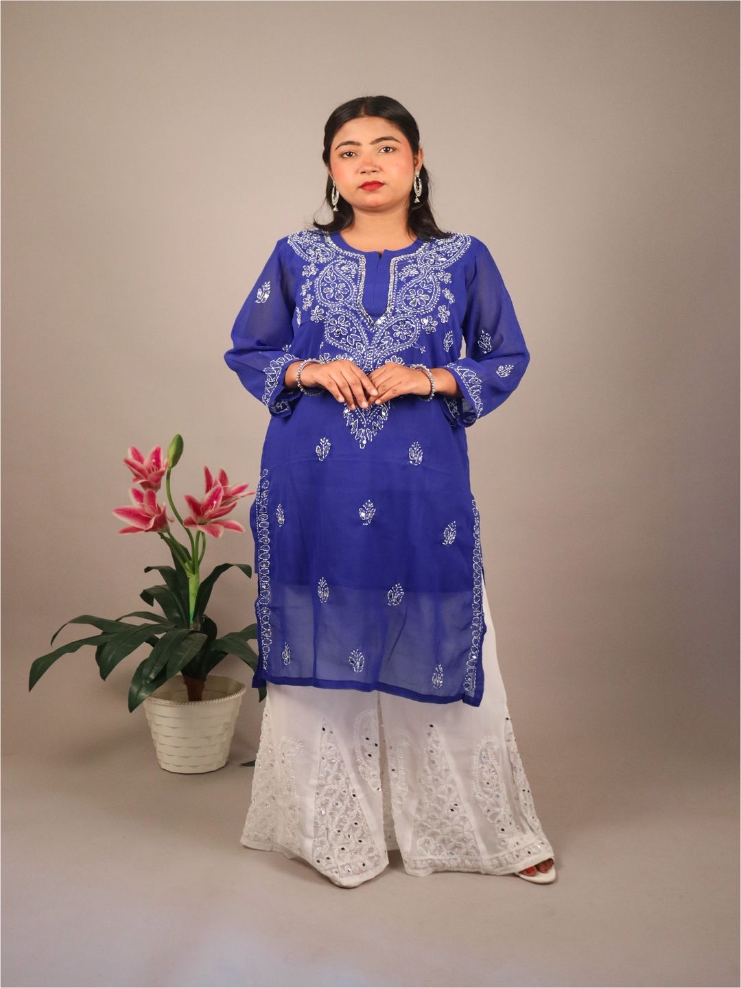 

Hahat Closet Chickenkari Mirror Work Round Neck Kurta, Blue