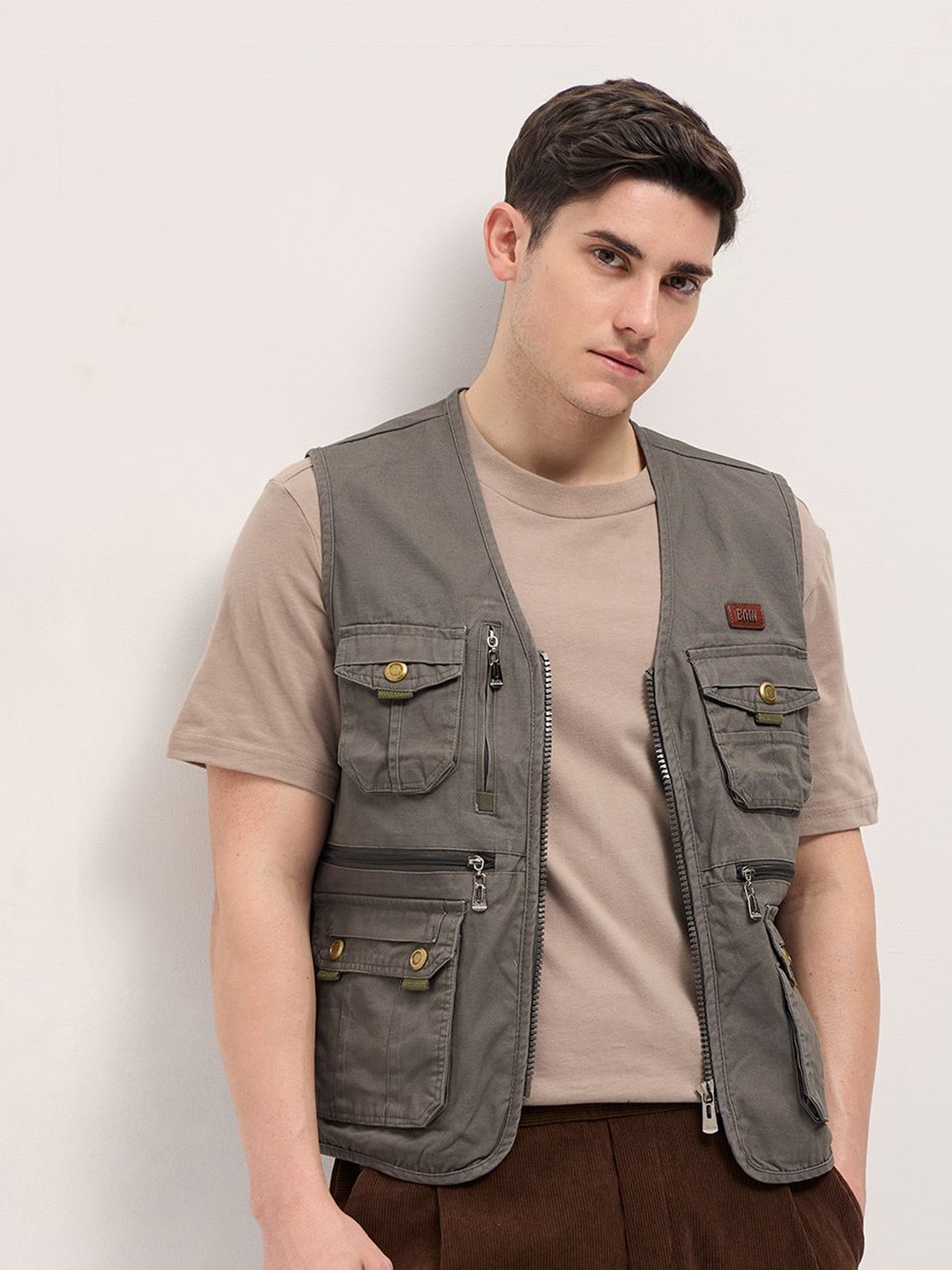 

THE BEAR HOUSE Men Collarless Solid Cotton Casual Gilet Jacket, Grey