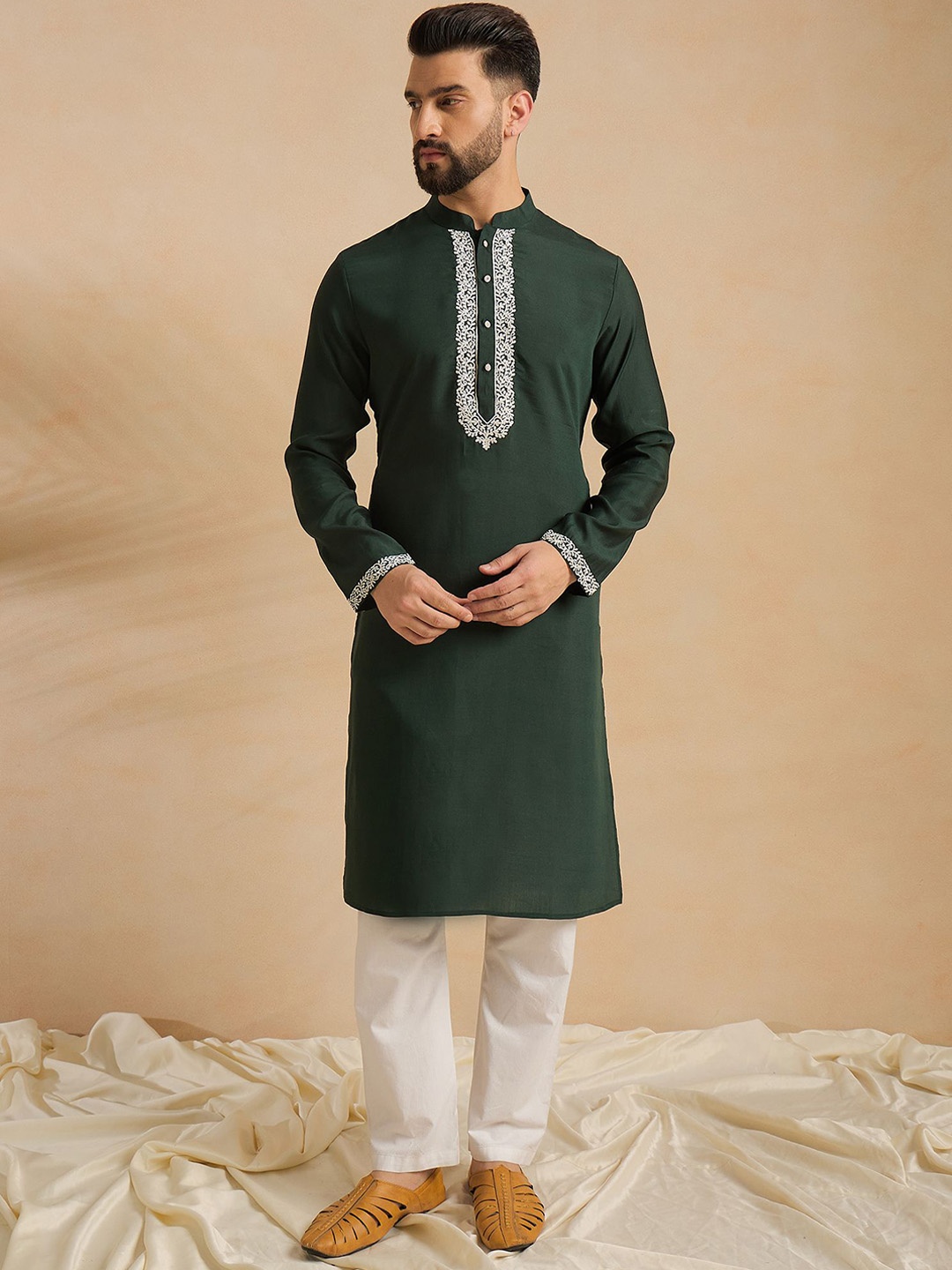 

SWAGG INDIA Floral Embroidered Mandarin Collar Thread Work Straight Kurta, Green