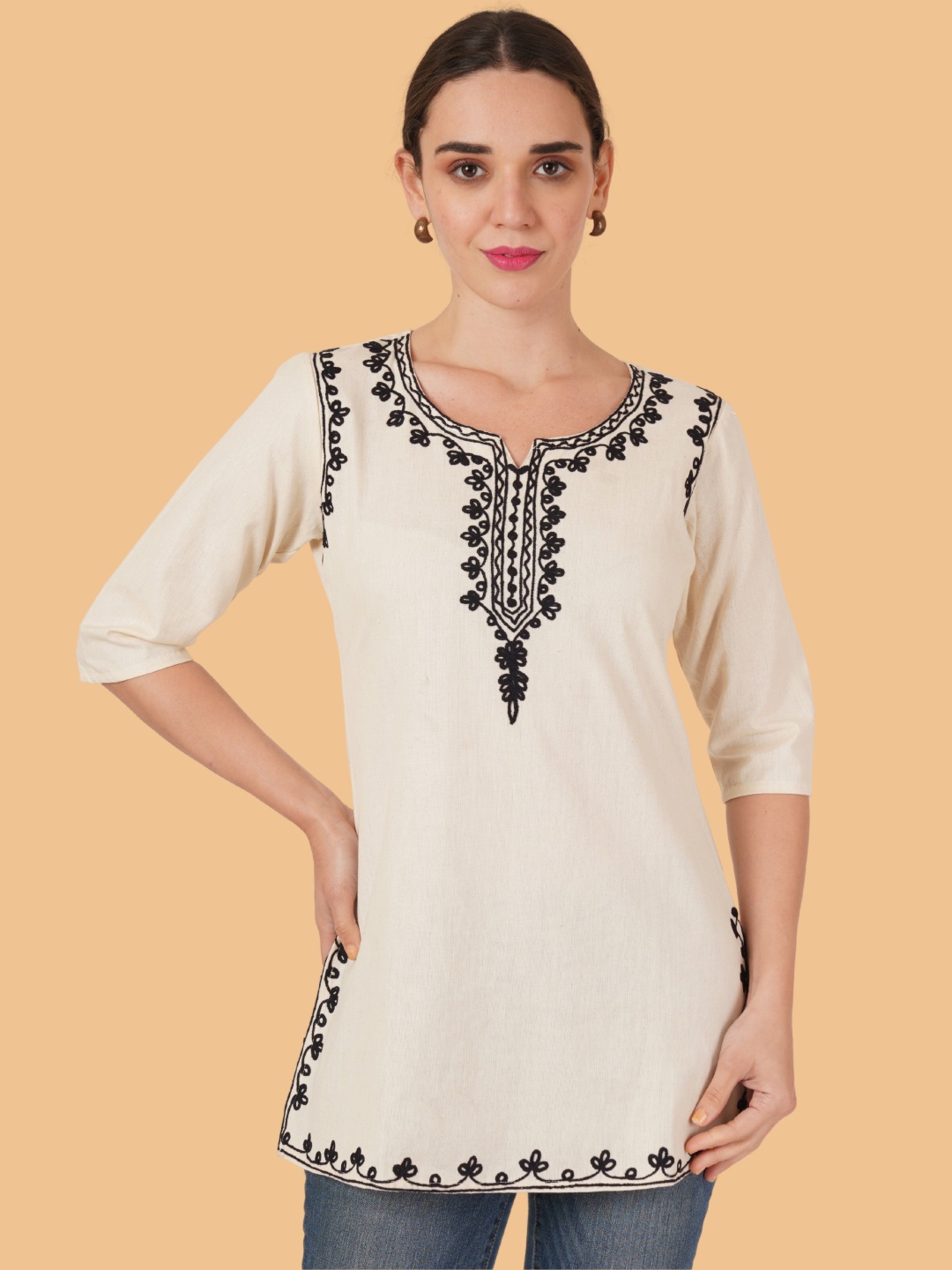 

Brownverse Embroidered Notch Neck Straight Kurta, Off white