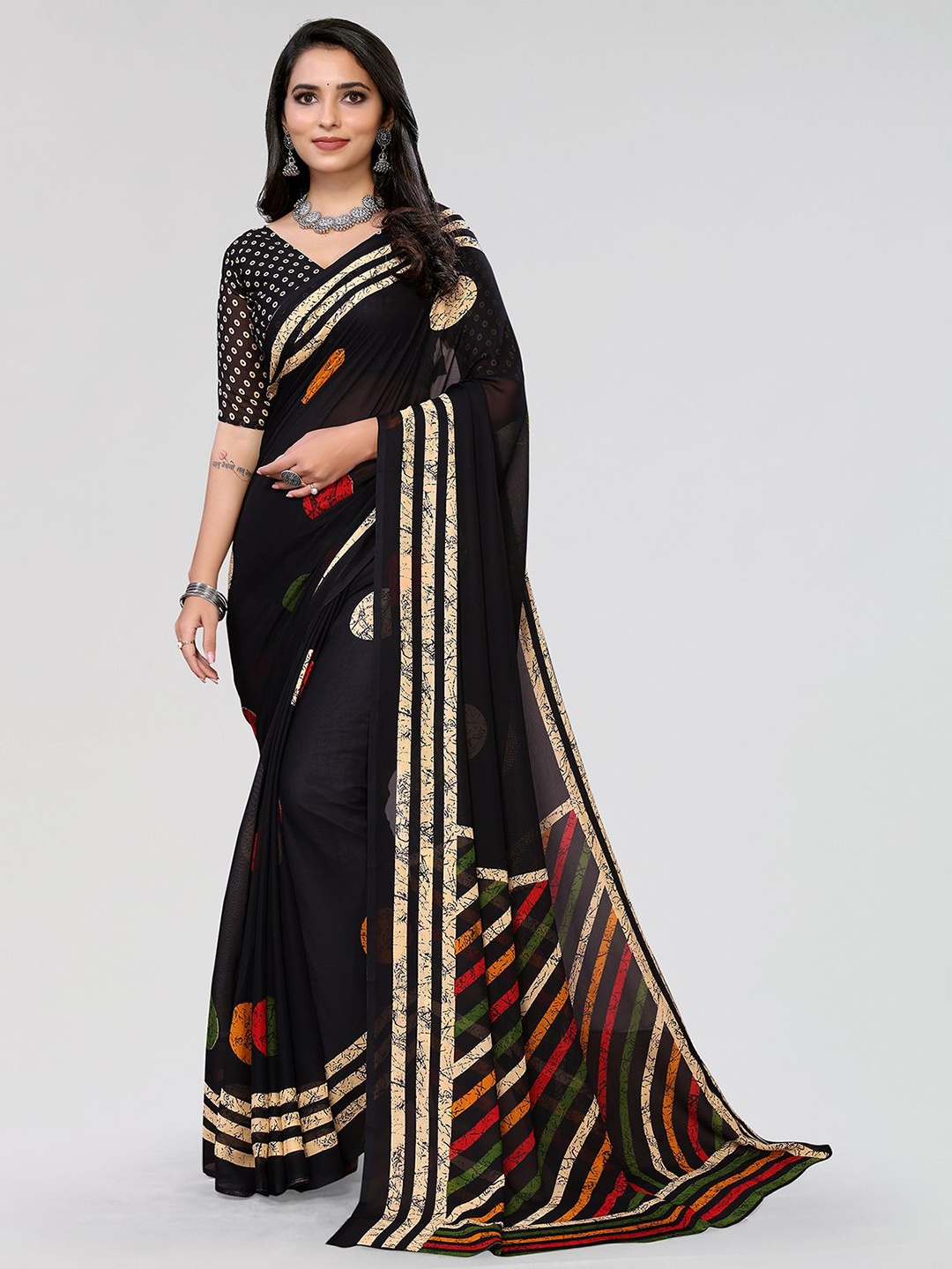 

Moda Rapido Abstract Printed Saree, Black