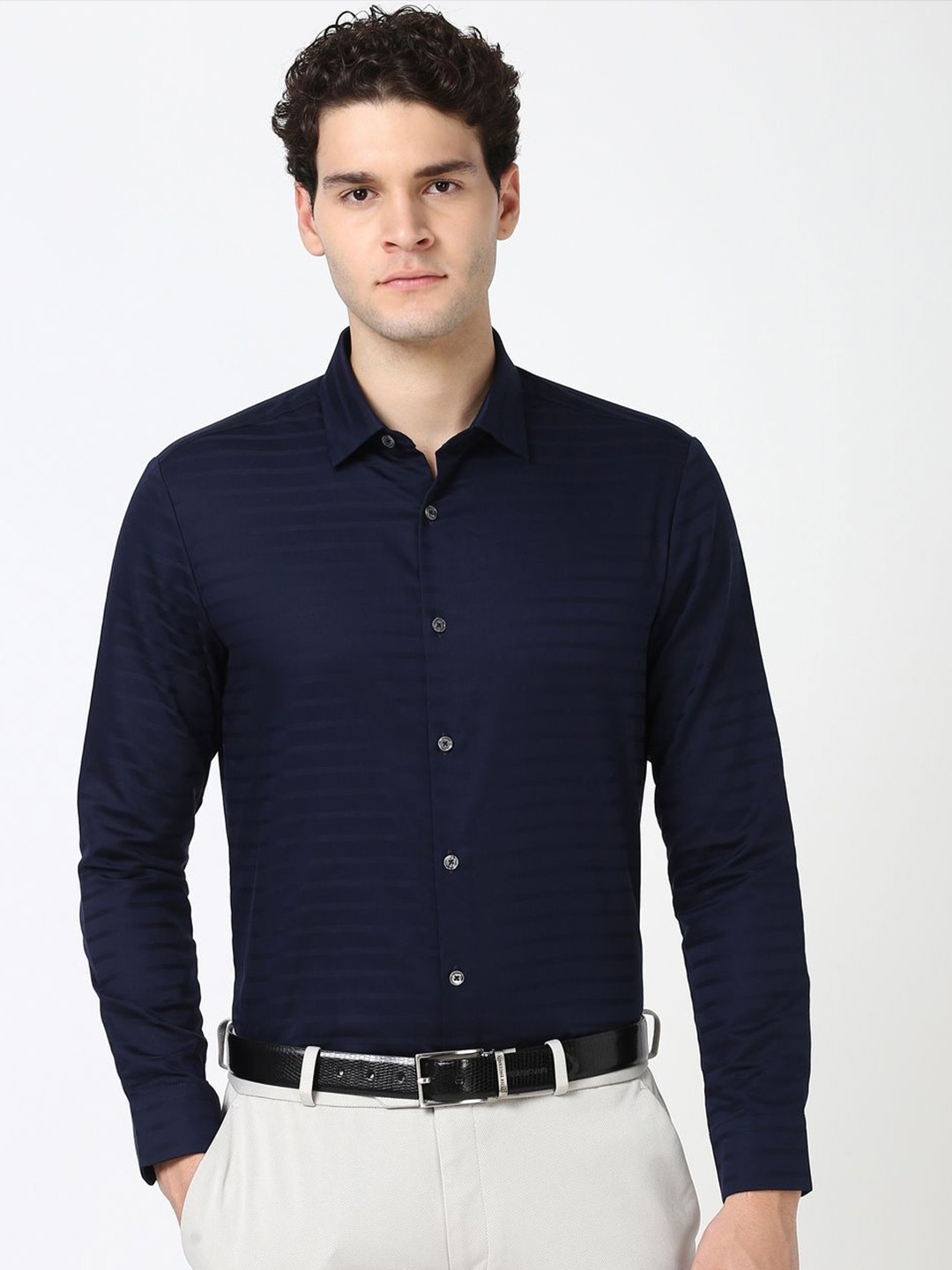 

Peter England Elite Men Slim Fit Spread Collar Horizontal Striped Cotton Formal Shirt, Navy blue